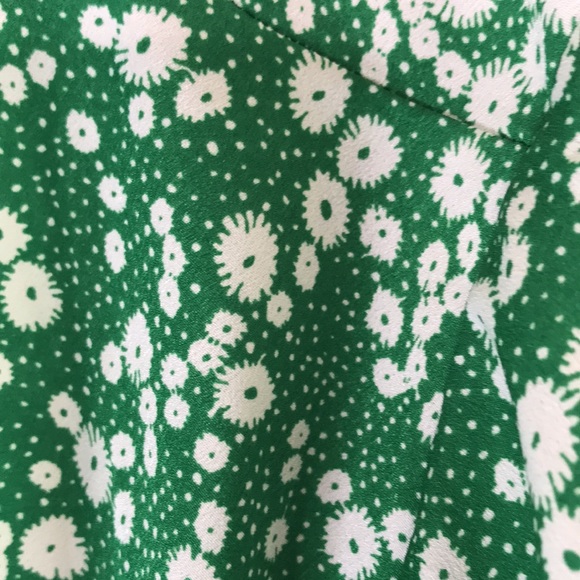 🏵️donated 10/25 floral cris cross ruffle blouse 4X Green & White - Picture 4 of 5